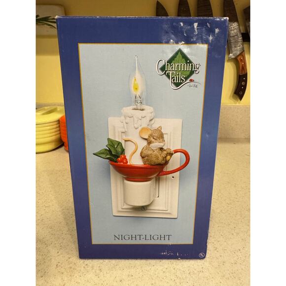 Charming Tails Night Light Mackenzie Mouse and Candle Holder Flicker Flame - Picture 1 of 8